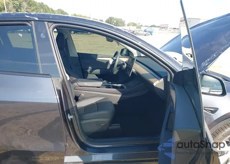 2024 Tesla Model Y Long Range Dual Motor All-Wheel Drive z USA, uszkodzony, nr VIN 7SAYGDEE8RA252314